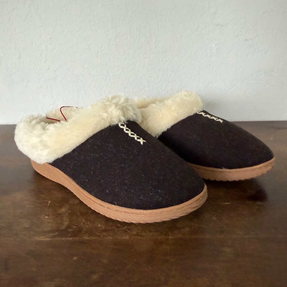 Dearfoams Woman's Indoor/Outdoor Memory Foam Clog Slippers BLACK
Small 5-6 NWOB